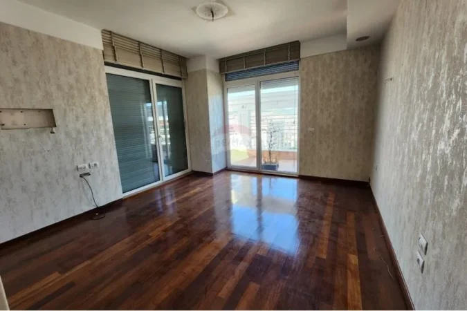 Tirane, jepet me qera Kati 13, 1.020 m² 15.000 € (Bllok)