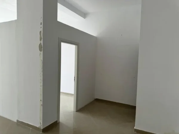 Tirane, jepet me qera zyre Kati 1, 60 m² 450 € (Rruga Teodor Keko)