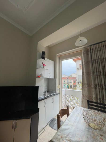 Tirane, jepet me qera 2+1 Kati 3, 85 m² 700 € (Prane Universitetit Ufo)