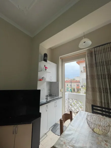 Tirane, jepet me qera 2+1 Kati 3, 85 m² 700 € (Prane Universitetit Ufo)