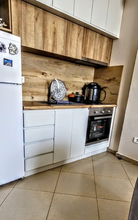 Tirane, jepet me qera apartament 1+1+Ballkon Kati 3, 60 m² 450 € (Rruga Bardhyl prane bar Oslo)