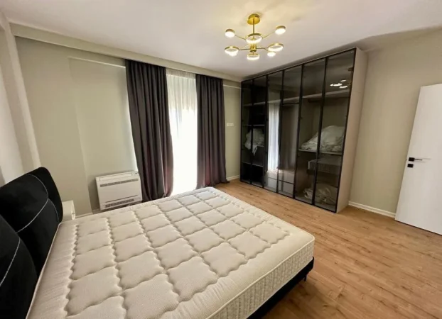 Tirane, jepet me qera apartament 2+1+Aneks+Ballkon Kati 3, 110 m² 1.000 € (Farke)