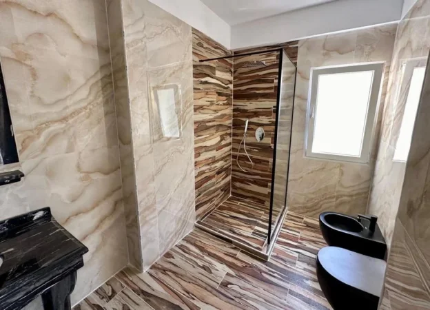 Tirane, jepet me qera apartament 2+1+Aneks+Ballkon Kati 3, 110 m² 1.000 € (Farke)
