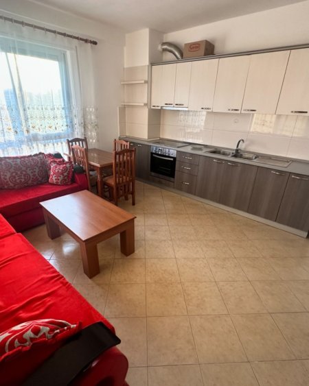 Tirane, jepet me qera apartament 1+1+Aneks+Ballkon Kati 3, 70 m² 390 € (Rr. Kavajes pas Globe)