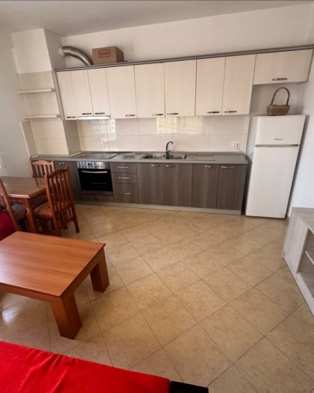 Tirane, jepet me qera apartament 1+1+Aneks+Ballkon Kati 3, 70 m² 390 € (Rr. Kavajes pas Globe)