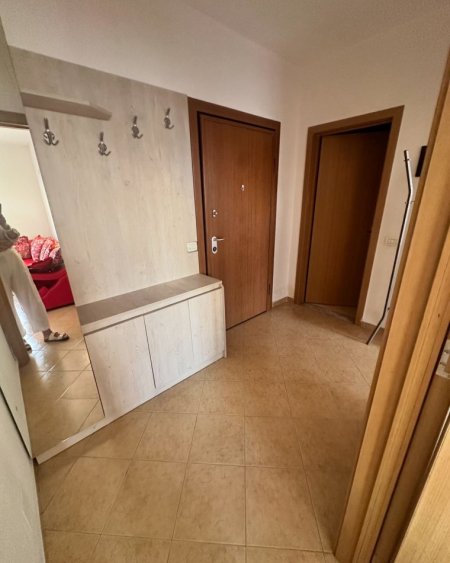 Tirane, jepet me qera apartament 1+1+Aneks+Ballkon Kati 3, 70 m² 390 € (Rr. Kavajes pas Globe)