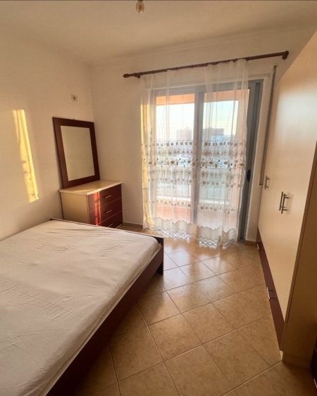 Tirane, jepet me qera apartament 1+1+Aneks+Ballkon Kati 3, 70 m² 390 € (Rr. Kavajes pas Globe)