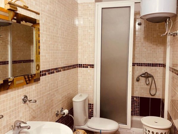 Tirane, jepet me qera apartament 1+1+Aneks+Ballkon , 70 m² 550 € (Garda, Bllok)