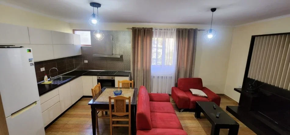 Tirane, jepet me qera apartament 2+1+Aneks+Ballkon Kati 5, 90 m² 500 € (Mozaiku Tiranes, 21 Dhjetori)