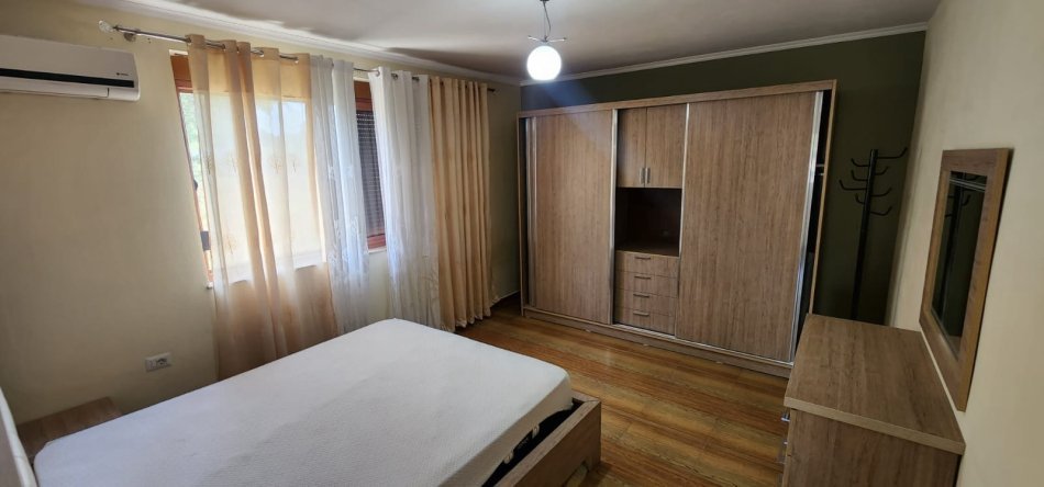 Tirane, jepet me qera apartament 2+1+Aneks+Ballkon Kati 5, 90 m² 500 € (Mozaiku Tiranes, 21 Dhjetori)