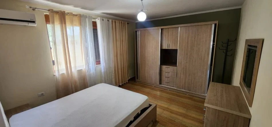 Tirane, jepet me qera apartament 2+1+Aneks+Ballkon Kati 5, 90 m² 500 € (Mozaiku Tiranes, 21 Dhjetori)