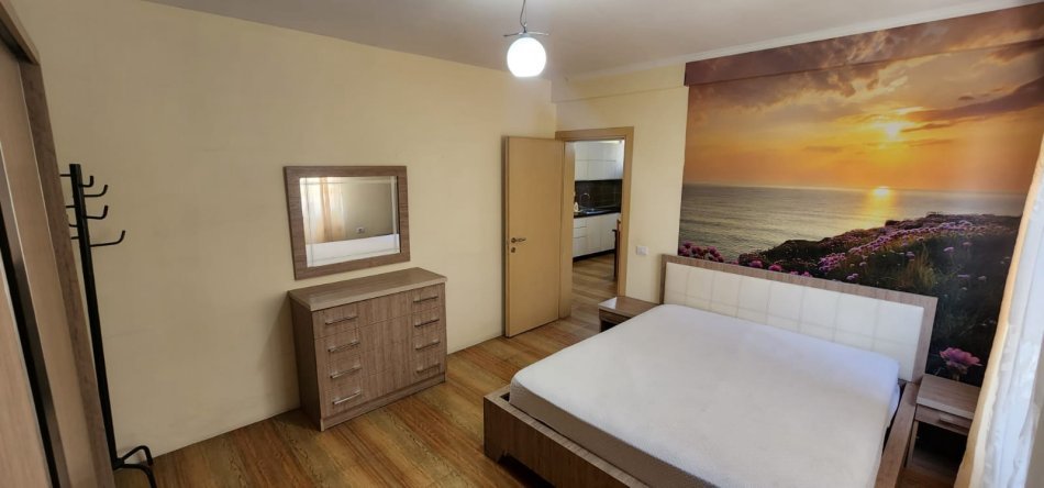 Tirane, jepet me qera apartament 2+1+Aneks+Ballkon Kati 5, 90 m² 500 € (Mozaiku Tiranes, 21 Dhjetori)