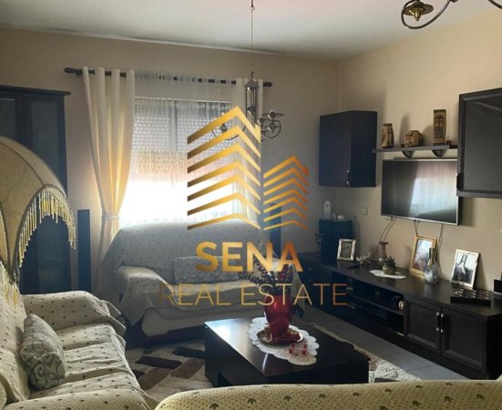 Tirane, jepet me qera Vile 3 Katshe Kati 3, 600 m² 1.600 € (Rruga Muhamed Deliu)