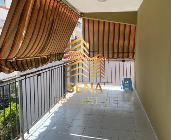 Tirane, jepet me qera Vile 3 Katshe Kati 3, 600 m² 1.600 € (Rruga Muhamed Deliu)