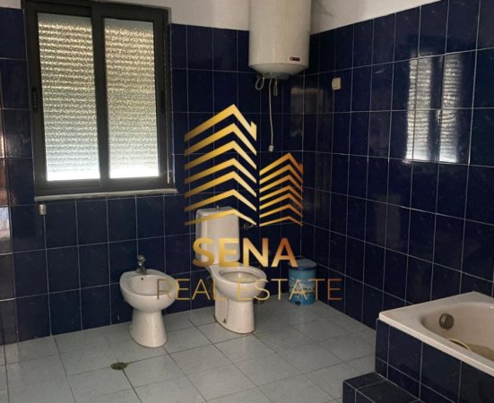 Tirane, jepet me qera Vile 3 Katshe Kati 3, 600 m² 1.600 € (Rruga Muhamed Deliu)