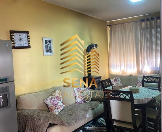 Tirane, jepet me qera Vile 3 Katshe Kati 3, 600 m² 1.600 € (Rruga Muhamed Deliu)