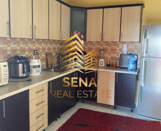 Tirane, jepet me qera Vile 3 Katshe Kati 3, 600 m² 1.600 € (Rruga Muhamed Deliu)