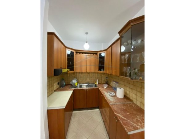 Tirane, jepet me qera apartament 2+1+Ballkon Kati 1, 100 m² 450 € (Kodra e Diellit)