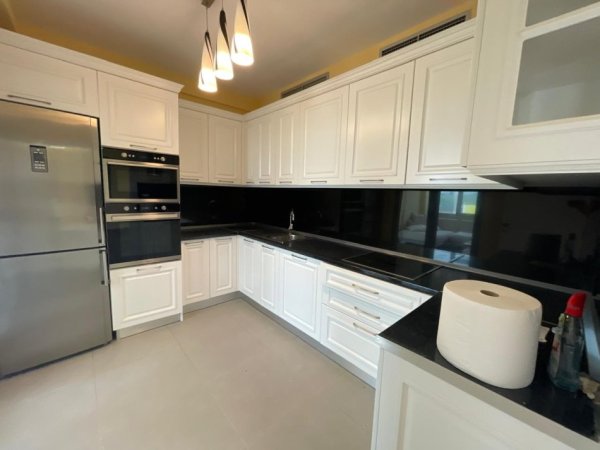 Tirane, shitet Vile Kati 3, 765 m² 590.000 € (Lunder)