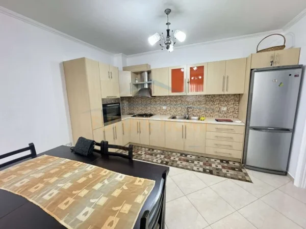 Tirane, jepet me qera apartament 2+1 Kati 5, 112 m² 470 € (Unaza e Re)