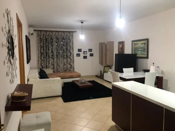 Tirane, jepet me qera apartament 1+1 Kati 3, 65 m² 330 € (astir)