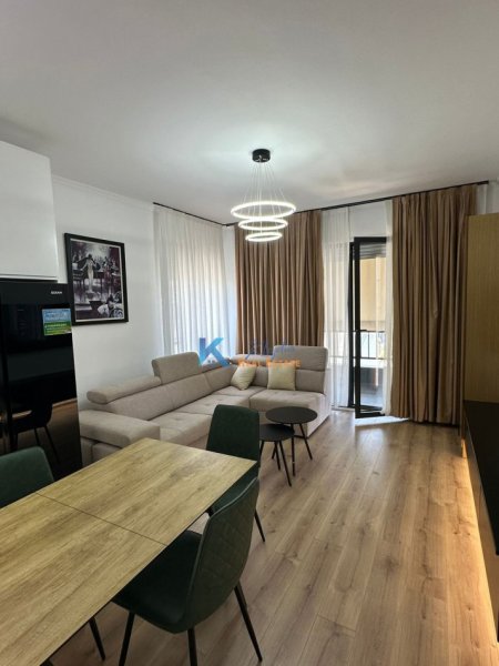 Tirane, jap me qera apartament 2+1+Ballkon Kati 6, 105 m² 650 € (Kinostudio)