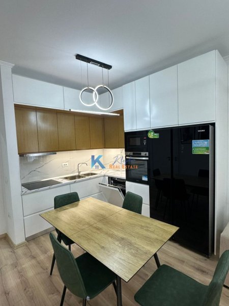 Tirane, jap me qera apartament 2+1+Ballkon Kati 6, 105 m² 650 € (Kinostudio)
