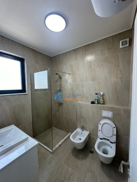 Tirane, jap me qera apartament 2+1+Ballkon Kati 6, 105 m² 650 € (Kinostudio)