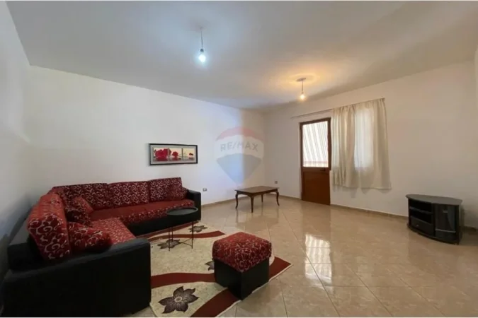 Tirane, jepet me qera apartament 1+1 Kati 1, 80 m² 28.000 € (APARTAMENT 1+1 PER QIRA TEK ALI DEMI)
