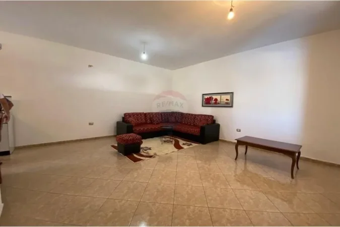 Tirane, jepet me qera apartament 1+1 Kati 1, 80 m² 28.000 € (APARTAMENT 1+1 PER QIRA TEK ALI DEMI)