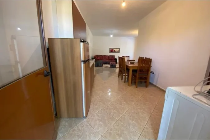 Tirane, jepet me qera apartament 1+1 Kati 1, 80 m² 28.000 € (APARTAMENT 1+1 PER QIRA TEK ALI DEMI)