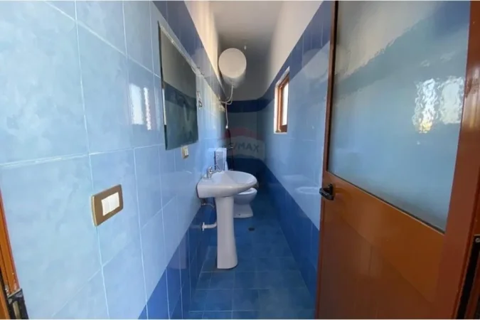 Tirane, jepet me qera apartament 1+1 Kati 1, 80 m² 28.000 € (APARTAMENT 1+1 PER QIRA TEK ALI DEMI)