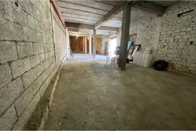 Tirane, jepet me qera magazine Kati 0, 130 m² 45.000 € (MAGAZINE PER QIRA TEK ALI DEMI)