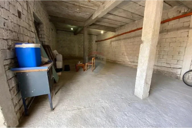 Tirane, jepet me qera magazine Kati 0, 130 m² 45.000 € (MAGAZINE PER QIRA TEK ALI DEMI)