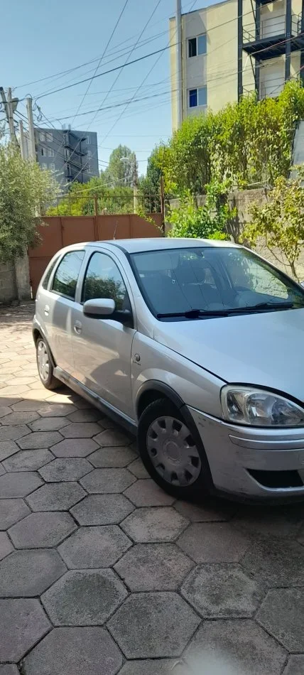 Tirane, shitet makine Opel Corsa Nafte, gri metalizato manuale Kondicioner 200.000 km 1.900 €
