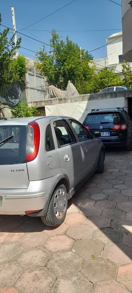 Tirane, shitet makine Opel Corsa Nafte, gri metalizato manuale Kondicioner 200.000 km 1.900 €
