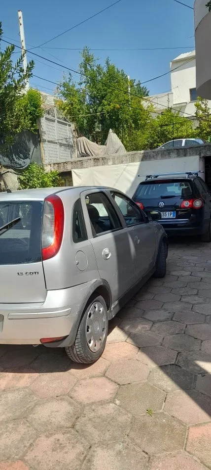 Tirane, shitet makine Opel Corsa Nafte, gri metalizato manuale Kondicioner 200.000 km 1.900 €