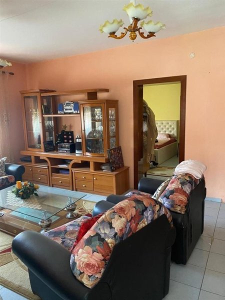Tirane, jepet me qera Vile 3+1 Kati 3, 600 m² 1.600 € (Fresk)