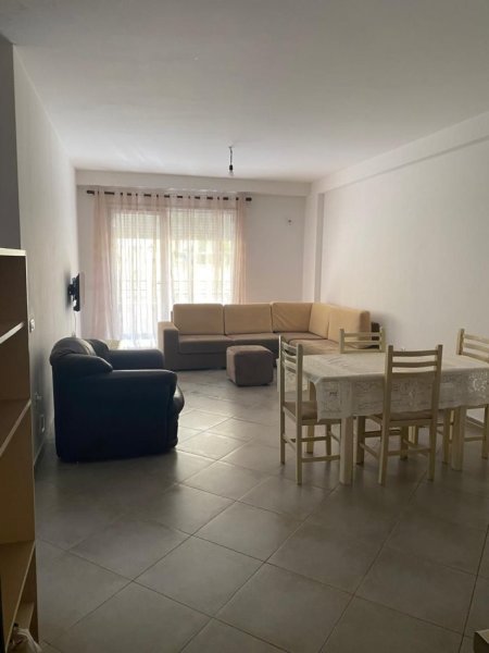 Tirane, jepet me qera apartament 2+1+Ballkon Kati 4, 85 m² 450 € (Bill Klinton)
