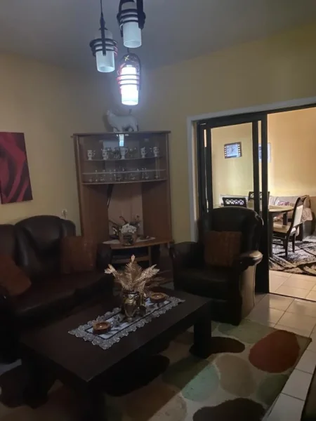 Tirane, jepet me qera Vile 3 Katshe Kati 1, 600 m² 1.600 € (Fresk)