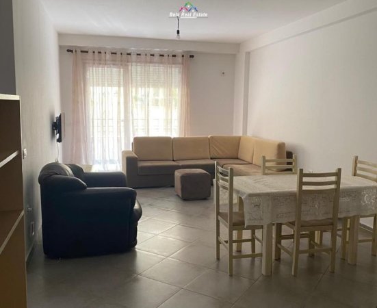 Tirane, jepet me qera apartament 2+1 Kati 4, 85 m² 450 € (rruga Bill Klinton)