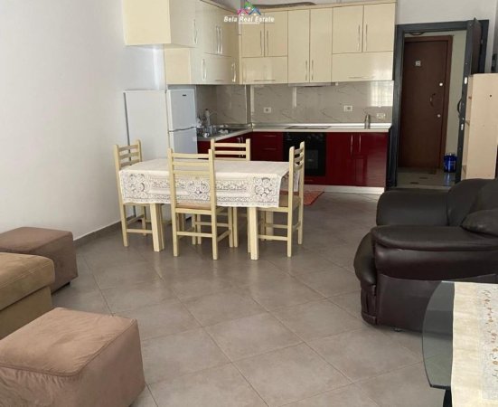 Tirane, jepet me qera apartament 2+1 Kati 4, 85 m² 450 € (rruga Bill Klinton)