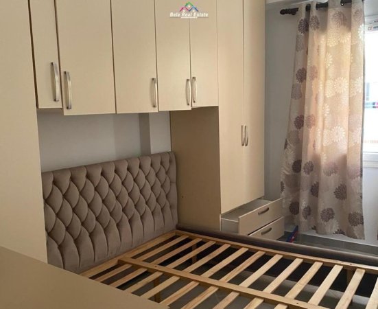 Tirane, jepet me qera apartament 2+1 Kati 4, 85 m² 450 € (rruga Bill Klinton)