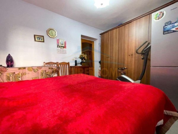 Tirane, jepet me qera apartament 3+1 Kati 1, 95 m² 1.000 € (MYSLYM SHYRI)