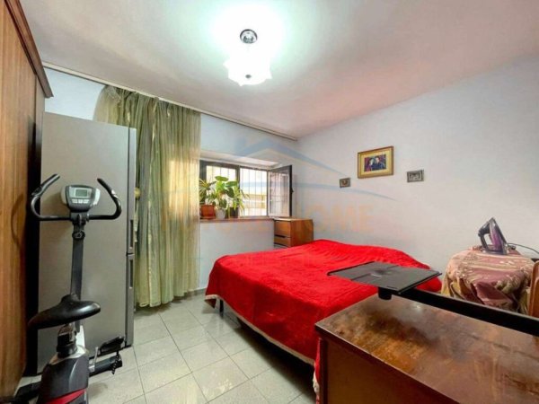 Tirane, jepet me qera apartament 3+1 Kati 1, 95 m² 1.000 € (MYSLYM SHYRI)