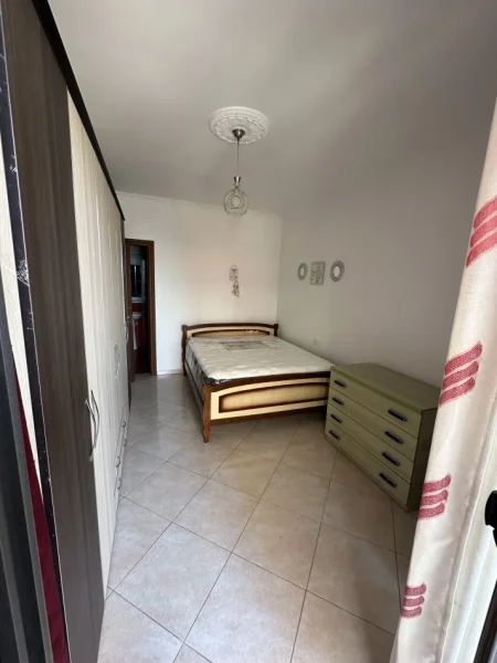Tirane, jepet me qera apartament 2+1+Ballkon Kati 2, 100 m² 450 € (Rruga Loni Ligori, ish astiri, Tirane)