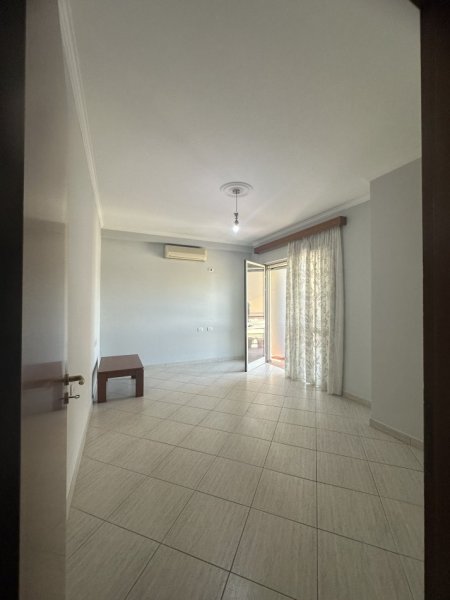 Tirane, jepet me qera apartament 2+1+Ballkon Kati 2, 107 m² 1.000 € (DON BOSKO)