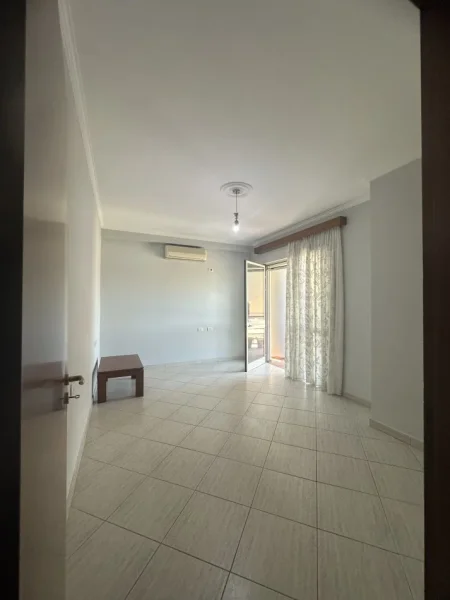 Tirane, jepet me qera apartament 2+1+Ballkon Kati 2, 107 m² 1.000 € (DON BOSKO)