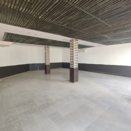 Tirane, jepet me qera ambjent biznesi Kati 0, 148 m² 550 € (ALI DEMI)