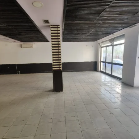 Tirane, jepet me qera ambjent biznesi Kati 0, 148 m² 550 € (ALI DEMI)
